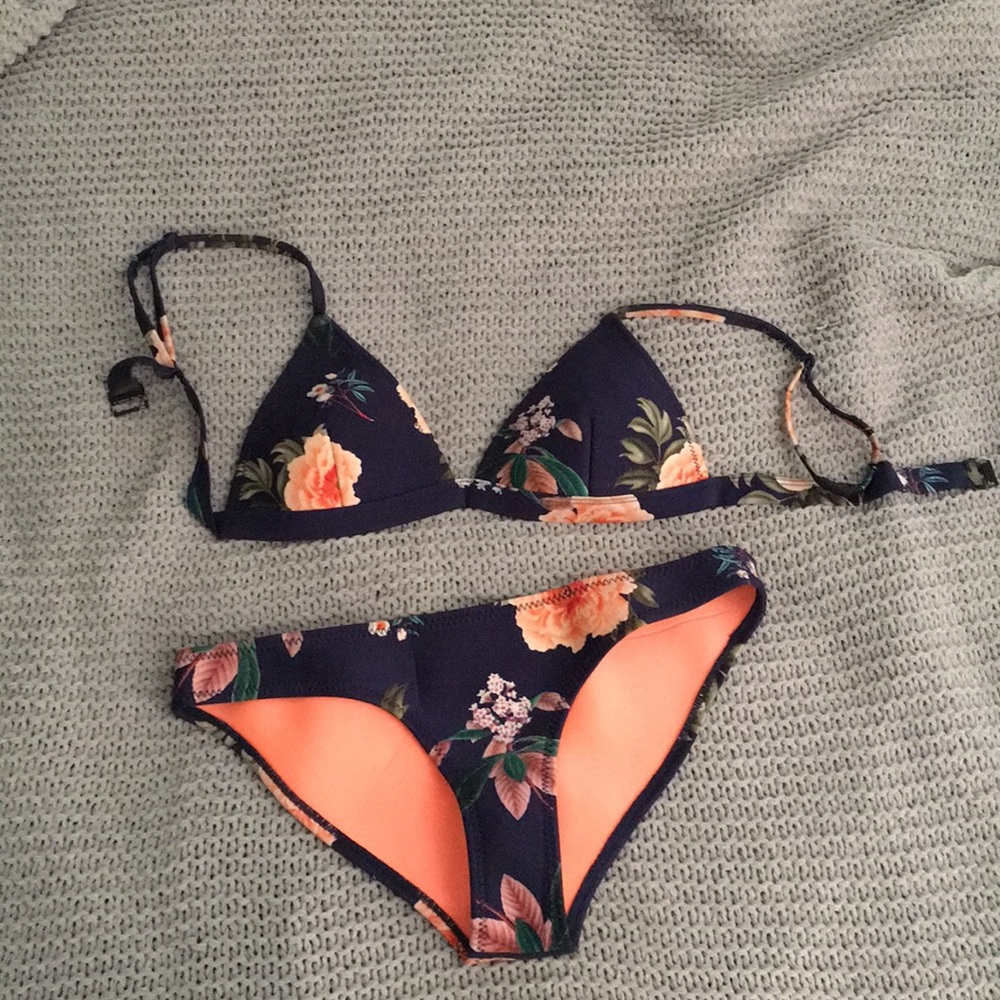 DELILAH - Foire Nero TRIANGL Swimsuit